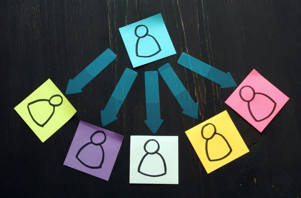 Colorful sticky notes with simple person icons connected by arrows on a dark background